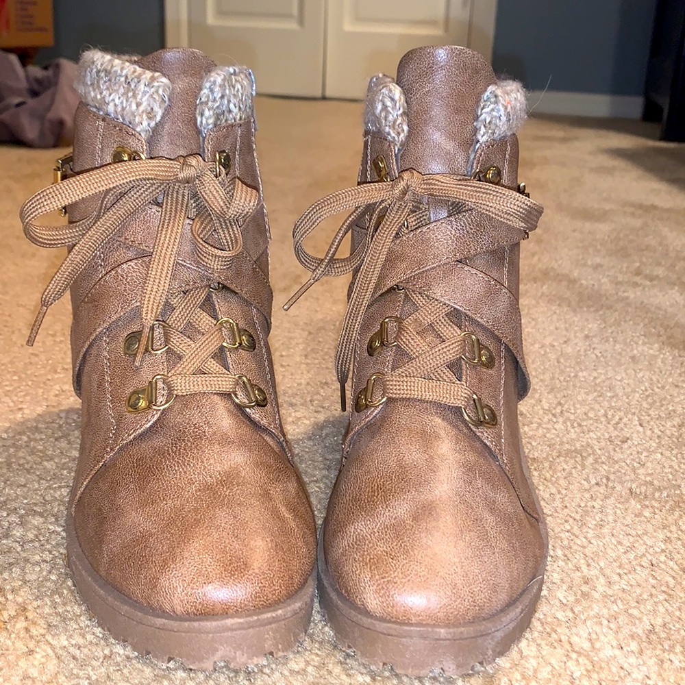 Fall brown boots! - Picture 4 of 4